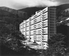 Urbipedia:Unidad de habitación Cotiza, Cerro Piloto, Caracas (1952-1954), junto con Guido Bermúdez y Carlos Brando.