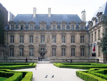 Jardines del patio del Hôtel de Sully