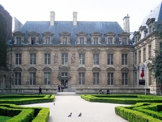 Urbipedia:Jardines del patio del Hôtel de Sully