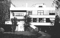 Villa Stein-de Monzie, Vaucresson (1926-1928), junto con Le Corbusier.