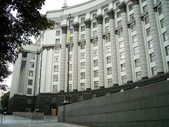 Edificio del Gobierno de Ucrania, Kiev, terminado en 1938 por Abrosimov PV (1934-1936)
