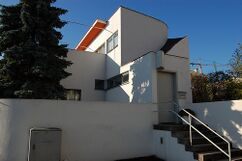 Urbipedia:Casa 33 en la Colonia Weissenhof, Stuttgart, Alemania (1926-1927).