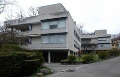 Urbipedia:Apartamentos para Gideon Sigfried en Doldertal, Zurich (1935-1936) junto con Emil Roth y Marcel Breuer.