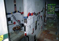 Urbipedia:Lavatorios de Hundertwasser en Kawakawa