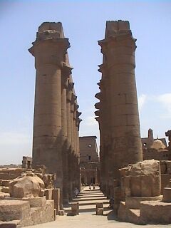 La gran columnata de Amenofis III