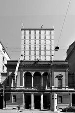 Urbipedia:Tore del Palazzo della Permanente, Milán (1949-1953), junto con Pier Giacomo Castiglioni.