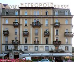 Urbipedia:Hotel Metropole Suisse. Reestructuración de la fachada, Como (1926-1927)