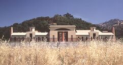 Bodega Clos Pegase, Calistoga, Napa Valley (1984-1987)