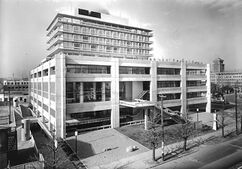 Centro y hotel de La Seda, Yokohama (1959)