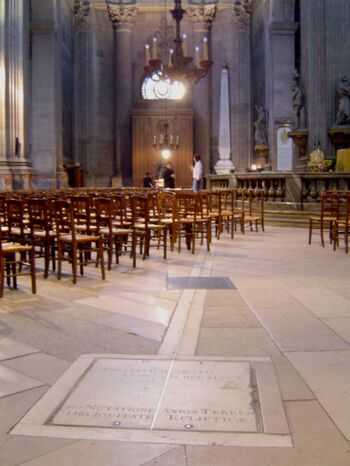 Gnomon en el interior de la iglesia de Saint-Sulpice de París