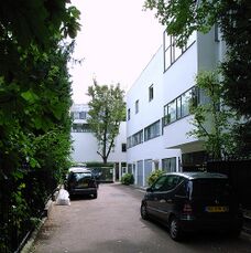 Urbipedia:Casas La Roche-Jeanneret, París (1923-1924), junto con Le Corbusier.