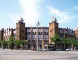 Plaza de toros Monumental. Barcelona (1915 -1916) ampliación sobre la obra original de Joaquim Raspall, añadiéndole la actual fachada.