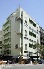 Urbipedia:Edificio con viviendas dúplex en calle Muntaner]], Barcelona. (1929-1931)