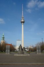 Fernsehturm Berlin 2007-03-15 1.jpg