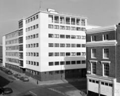 Urbipedia:Factoría y oficinas Gilbey, Camden (1937)