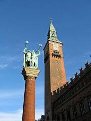 CopenhagenCityHall.torre.jpg