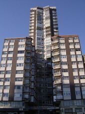 Urbipedia:Edificio Torres y Sáez. La Coruña (1974)