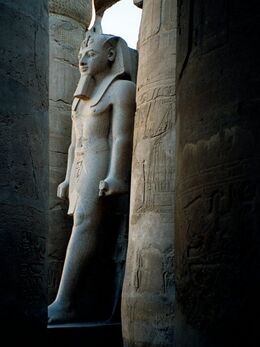 Estructuras que exceden con creces la duración de la vida de un ser humano perduran en Karnak 3400 años luego de su construcción