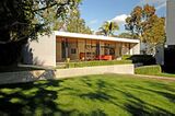 Case Study House Nº9, Pacific Palisades (1949-1950) junto con Charles Eames.