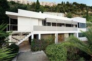 Urbipedia:Casa E-1027, Roquebrune-Cap-Martin, Francia (1926-1929) junto con Eileen Gray.