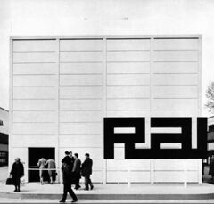 Urbipedia:Pabellón de la RAI, Feria de Milán (1966), junto con Pier Giacomo Castiglioni.