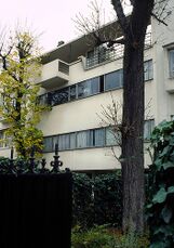 Urbipedia:Casa Cook, Boulogne-sur-Seine (1926), junto con Le Corbusier.