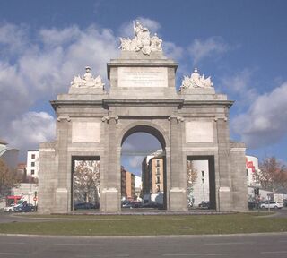 Urbipedia:Fachada sur de la Puerta de Toledo.