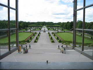 Urbipedia:Vista del jardín barroco, desde el palacio